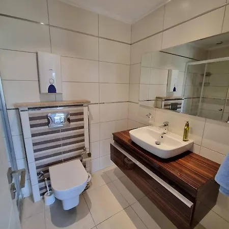 The Valley 2 Bedroom Apartment *